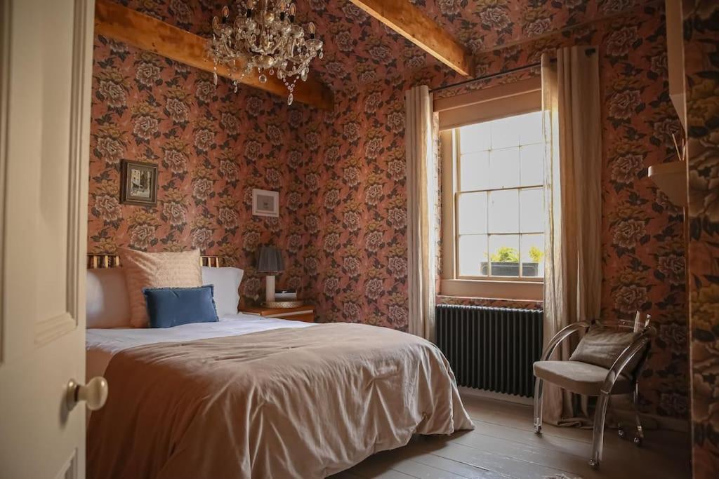 Primrose Cottage - With Private Courtyard & Sun Terrace In Central Bath Exteriér fotografie