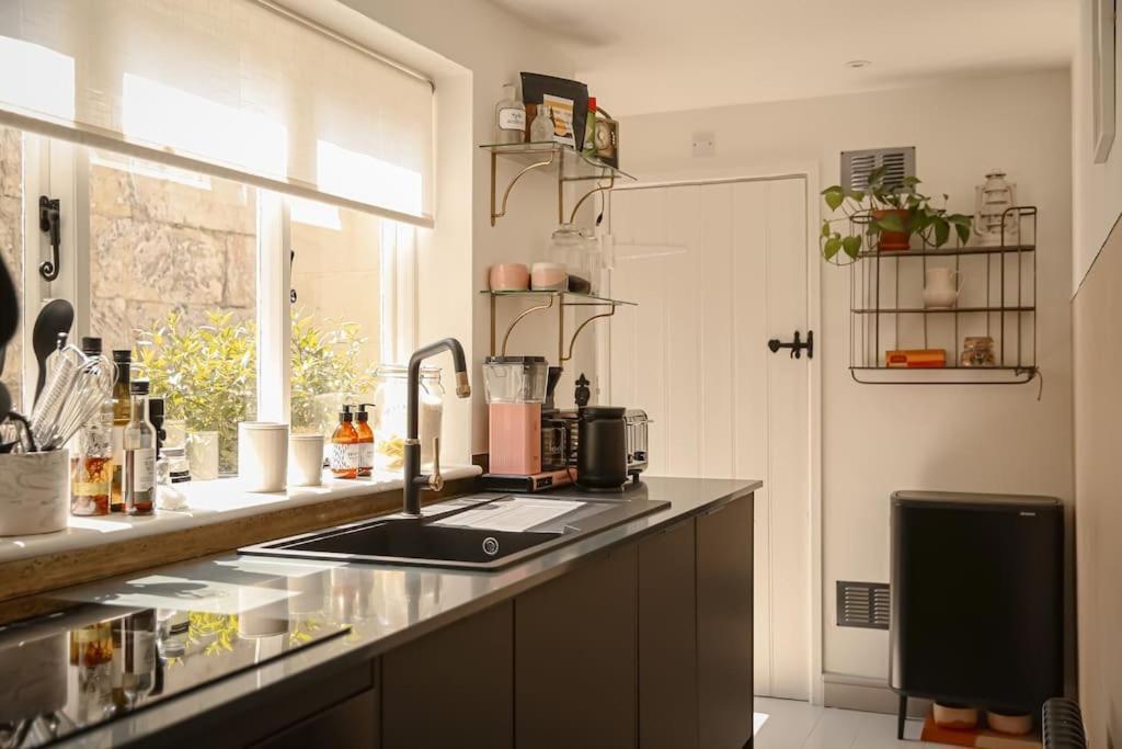 Primrose Cottage - With Private Courtyard & Sun Terrace In Central Bath Exteriér fotografie